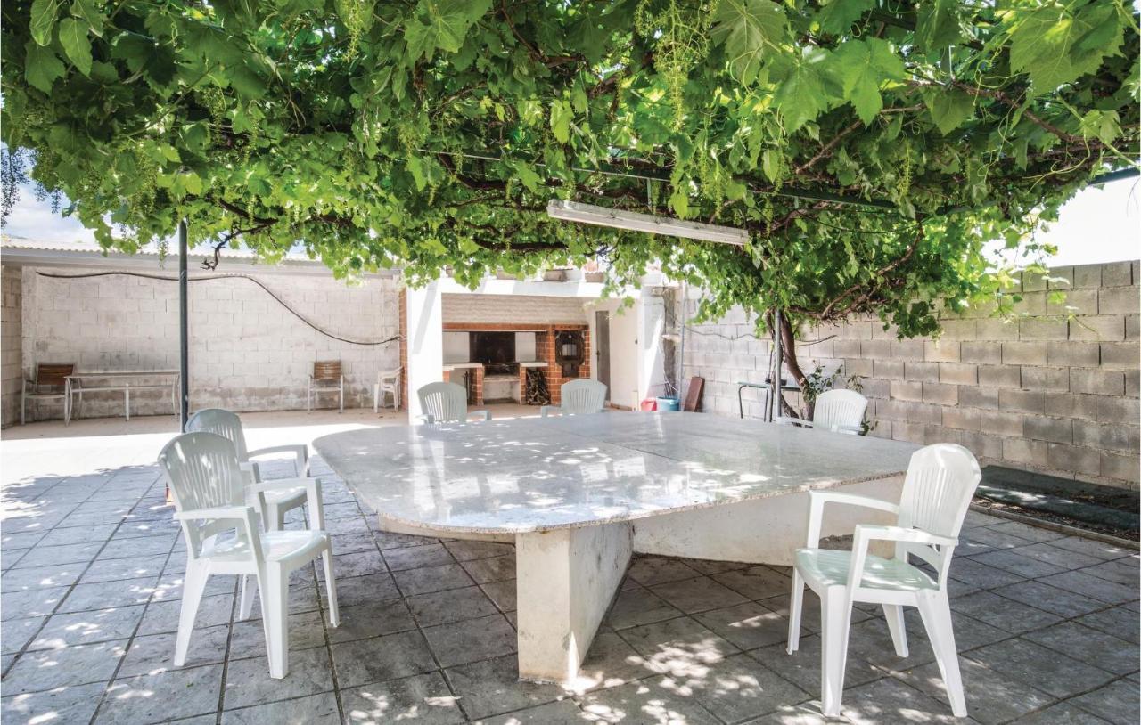 Awesome Home In Caravaca With Kitchen การาวากา เดลา กรูซ ภายนอก รูปภาพ