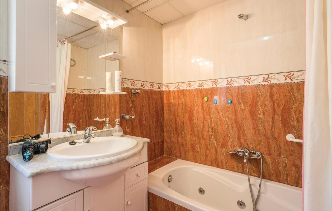 Awesome Home In Caravaca With Kitchen การาวากา เดลา กรูซ ภายนอก รูปภาพ